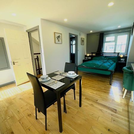 New Look, 7 Minutes To Station, 20 Minutes To Central London Streatham Vale Bagian luar foto