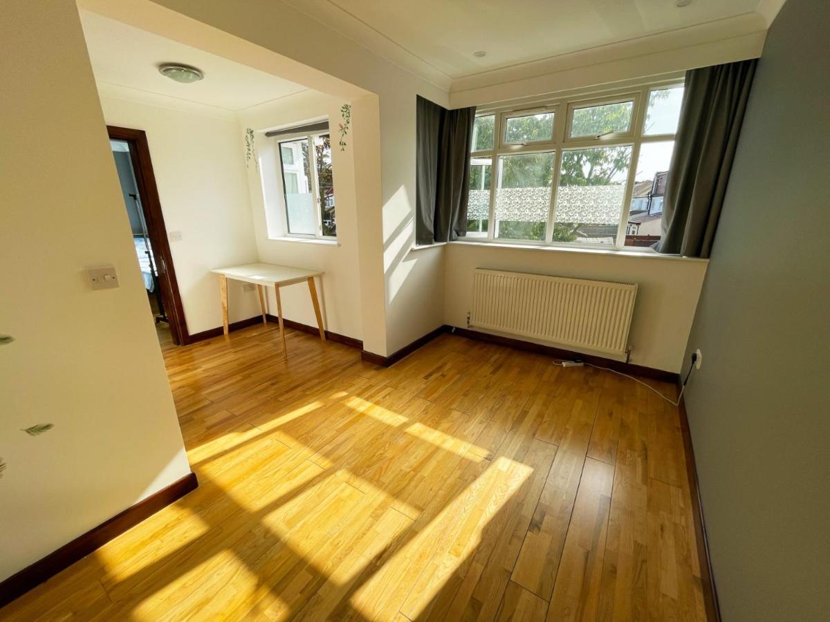 New Look, 7 Minutes To Station, 20 Minutes To Central London Streatham Vale Bagian luar foto